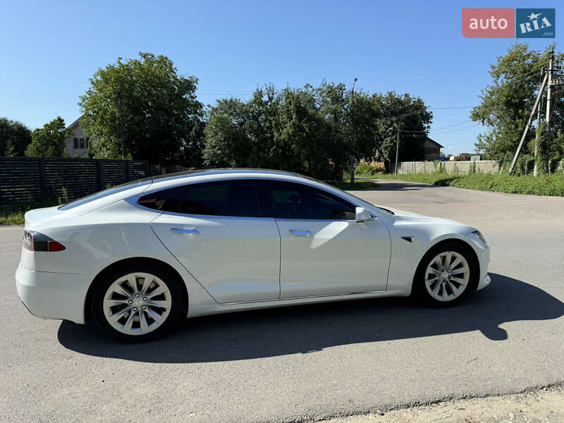 Лифтбек Tesla Model S 2016 в Ивано-Франковске