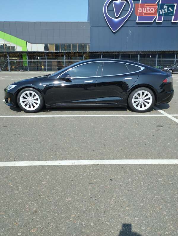 Лифтбек Tesla Model S 2017 в Киеве