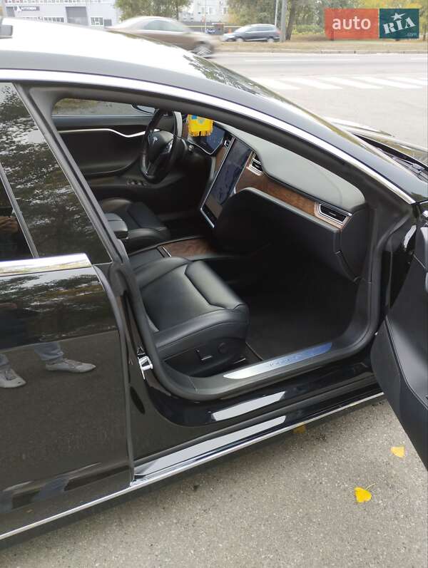 Лифтбек Tesla Model S 2017 в Киеве