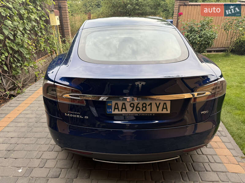Лифтбек Tesla Model S 2015 в Киеве фото 3 Лифтбек Tesla Model S 2015 в Киеве