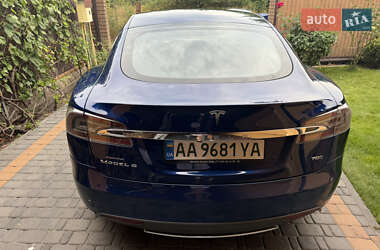 Лифтбек Tesla Model S 2015 в 