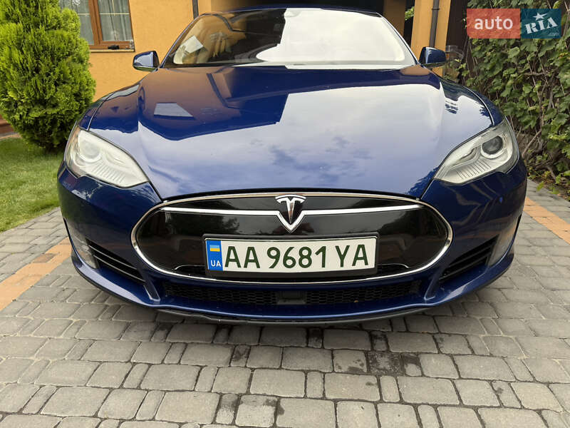 Лифтбек Tesla Model S 2015 в Киеве фото 8 Лифтбек Tesla Model S 2015 в Киеве