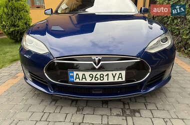 Лифтбек Tesla Model S 2015 в 