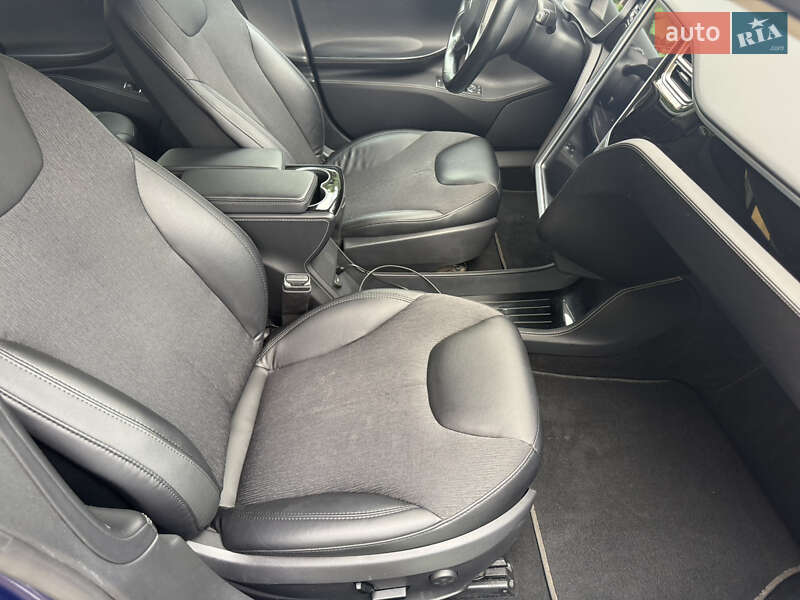 Лифтбек Tesla Model S 2015 в Киеве фото 15 Лифтбек Tesla Model S 2015 в Киеве