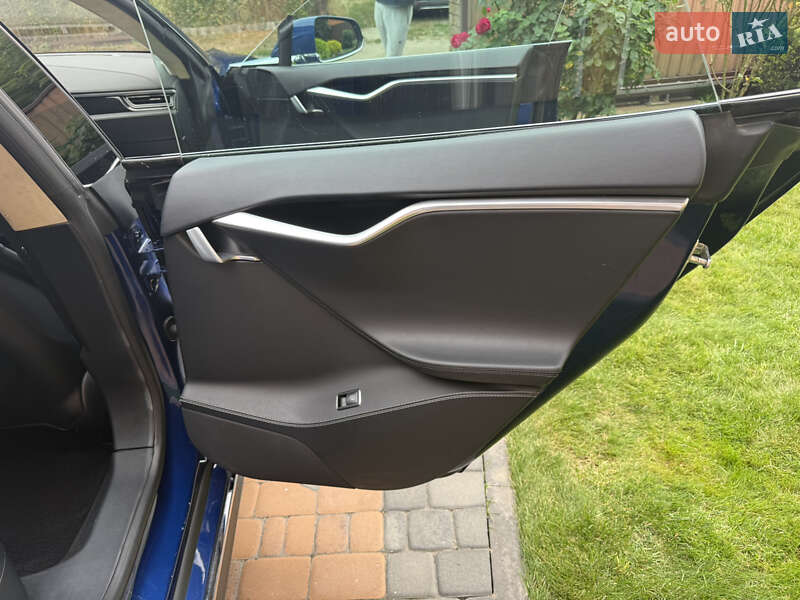 Лифтбек Tesla Model S 2015 в Киеве фото 17 Лифтбек Tesla Model S 2015 в Киеве
