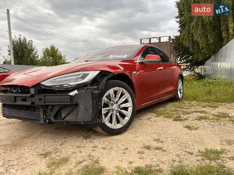 Лифтбек Tesla Model S 2018 в Самборе