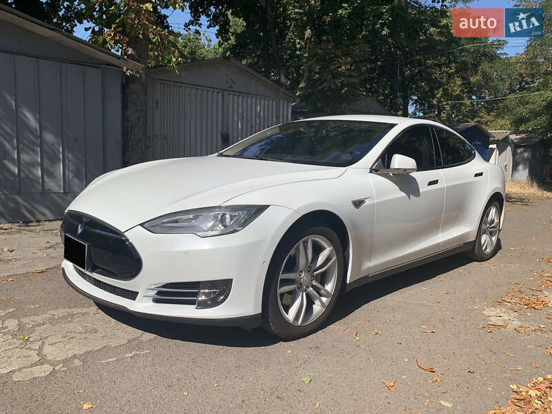 Лифтбек Tesla Model S 2015 в Одессе