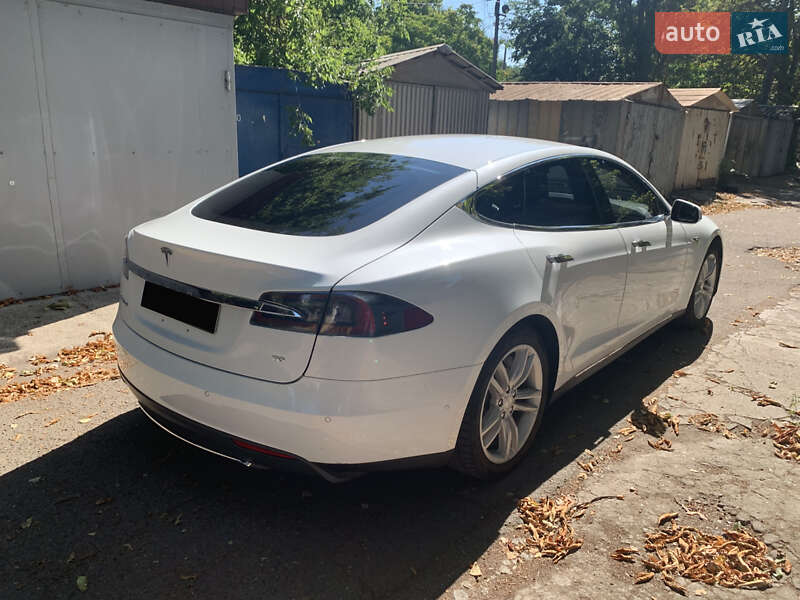 Лифтбек Tesla Model S 2015 в Одессе