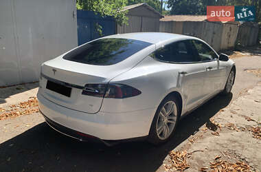 Лифтбек Tesla Model S 2015 в 