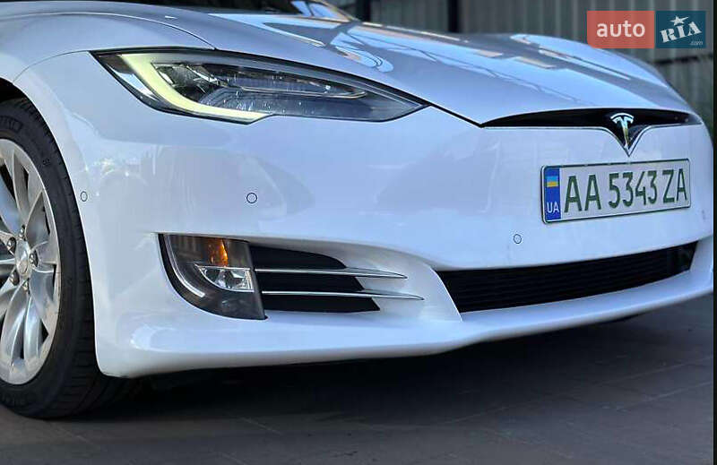 Лифтбек Tesla Model S 2016 в Кропивницком