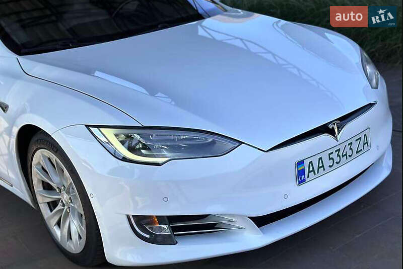 Лифтбек Tesla Model S 2016 в Кропивницком