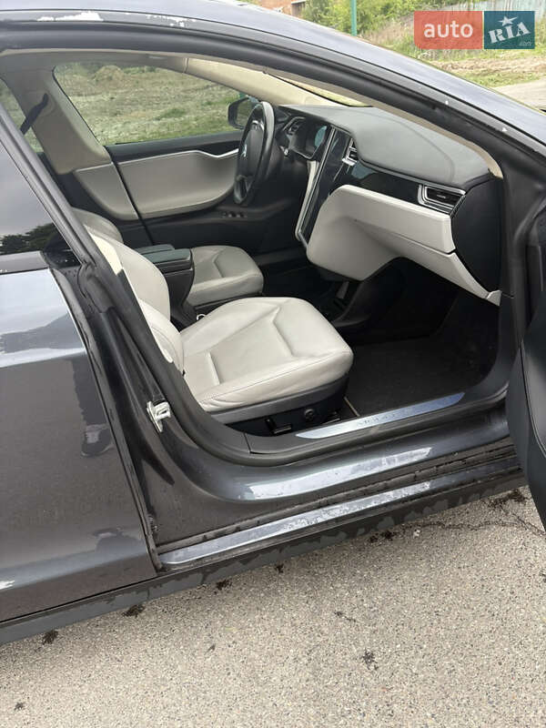 Лифтбек Tesla Model S 2015 в Киеве