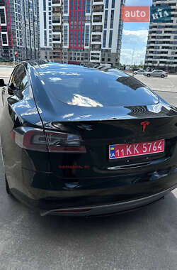 Лифтбек Tesla Model S 2014 в 