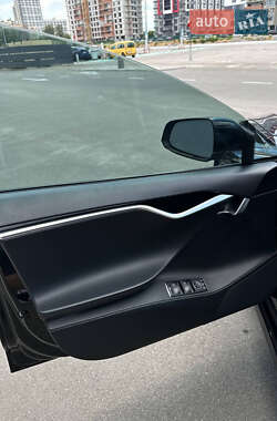 Лифтбек Tesla Model S 2014 в 