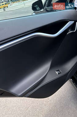 Лифтбек Tesla Model S 2014 в 