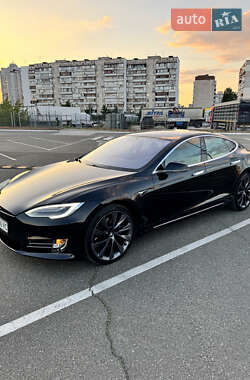 Лифтбек Tesla Model S 2019 в 