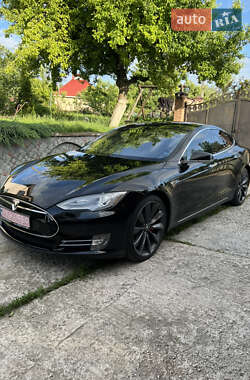 Лифтбек Tesla Model S 2015 в Обухове