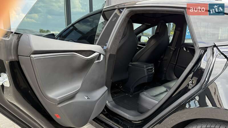Лифтбек Tesla Model S 2019 в Тернополе