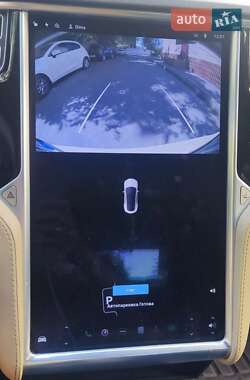 Лифтбек Tesla Model S 2014 в 