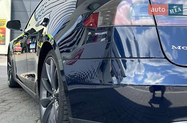 Лифтбек Tesla Model S 2014 в 