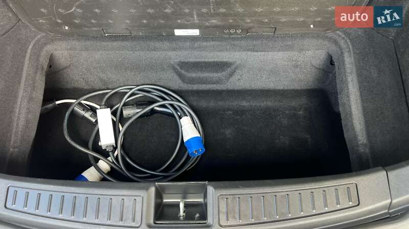 Лифтбек Tesla Model S 2014 в Дрогобыче