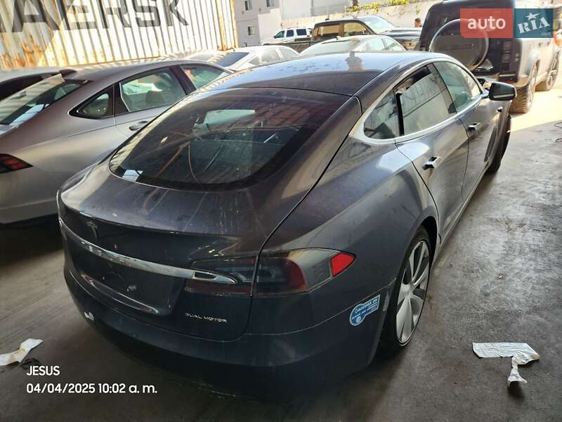 Лифтбек Tesla Model S 2021 в Сарнах