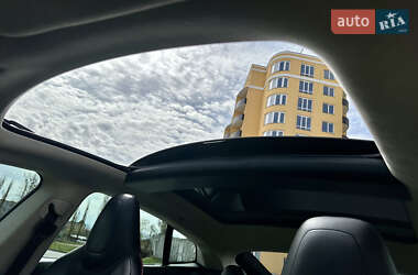 Лифтбек Tesla Model S 2014 в 