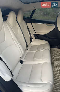Лифтбек Tesla Model S 2016 в 