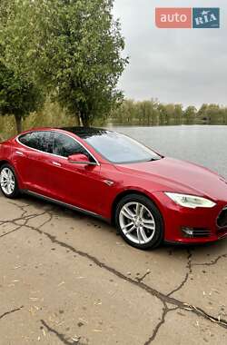 Лифтбек Tesla Model S 2015 в 