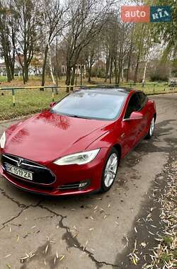 Лифтбек Tesla Model S 2015 в 