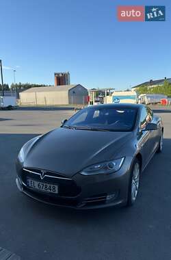 Лифтбек Tesla Model S 2015 в Житомире