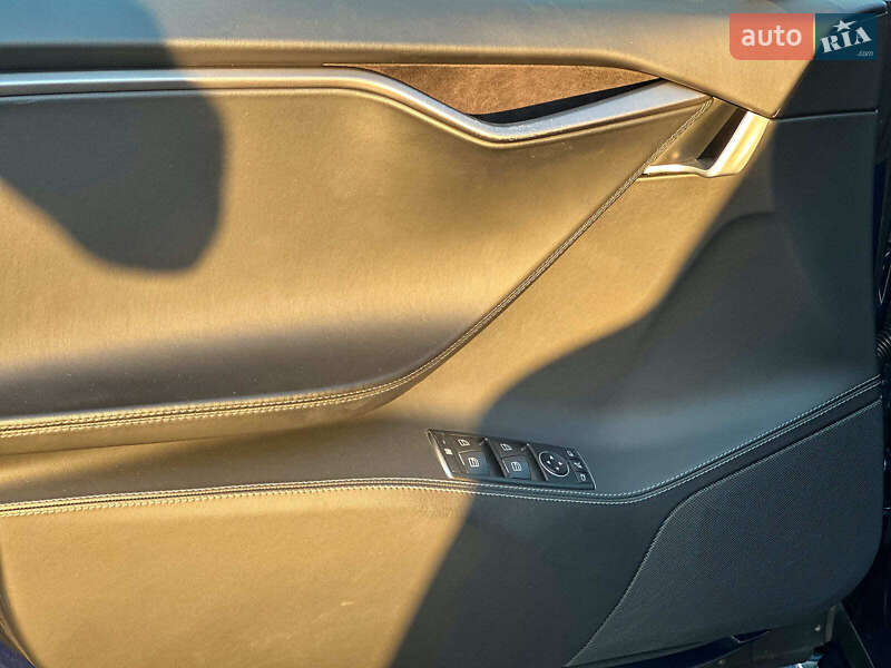 Лифтбек Tesla Model S 2019 в Одессе