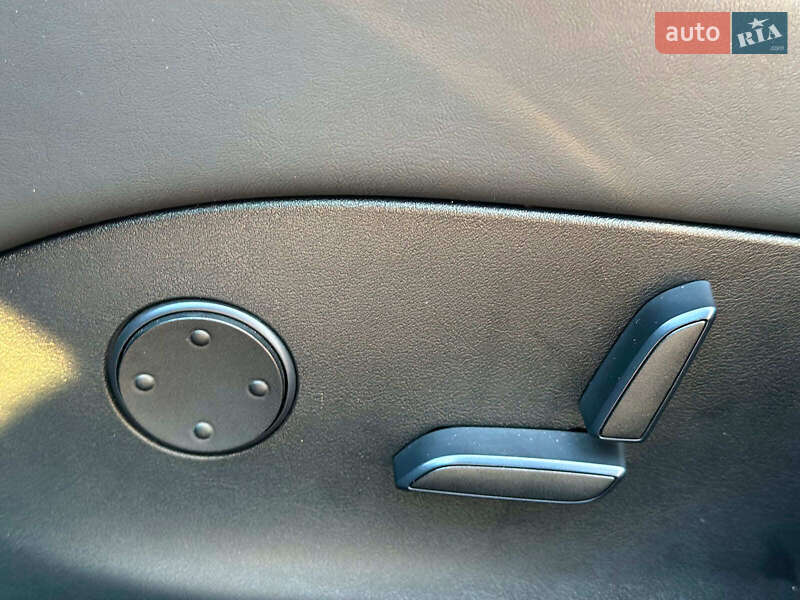 Лифтбек Tesla Model S 2019 в Одессе