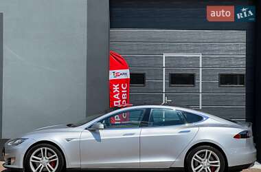 Лифтбек Tesla Model S 2015 в 