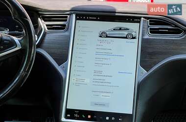 Лифтбек Tesla Model S 2015 в 