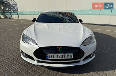 Лифтбек Tesla Model S 2015 в 