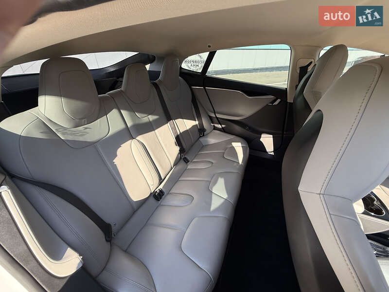Ліфтбек Tesla Model S 2015 в Одесі