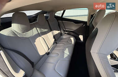 Лифтбек Tesla Model S 2015 в 