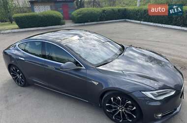 Лифтбек Tesla Model S 2016 в Каменском