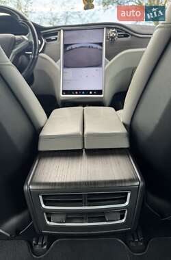 Лифтбек Tesla Model S 2016 в Каменском