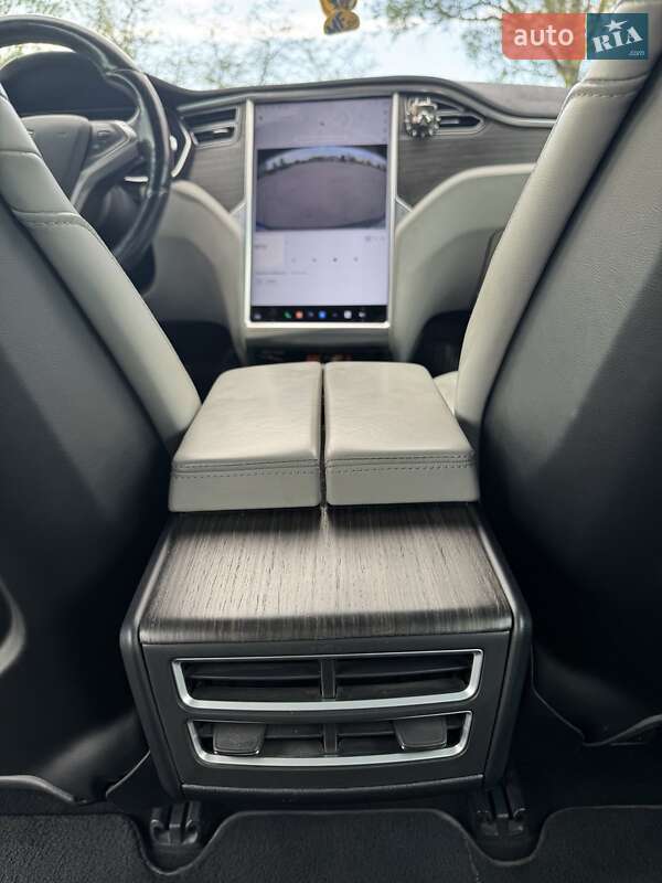 Ліфтбек Tesla Model S 2016 в Кам'янському фото 32 Ліфтбек Tesla Model S 2016 в Кам'янському