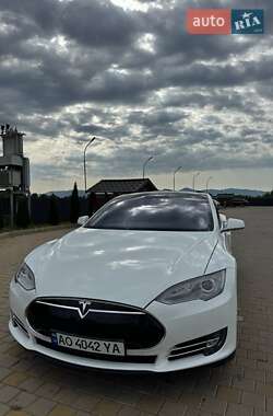 Лифтбек Tesla Model S 2014 в Иршаве