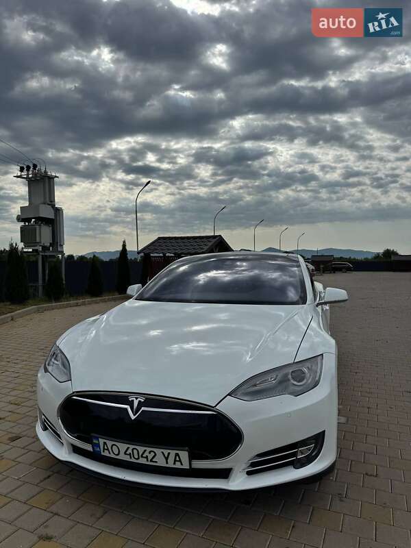 Tesla Model S 2014