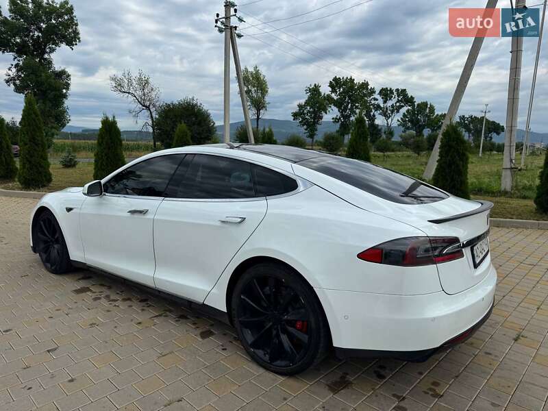 Лифтбек Tesla Model S 2014 в Иршаве