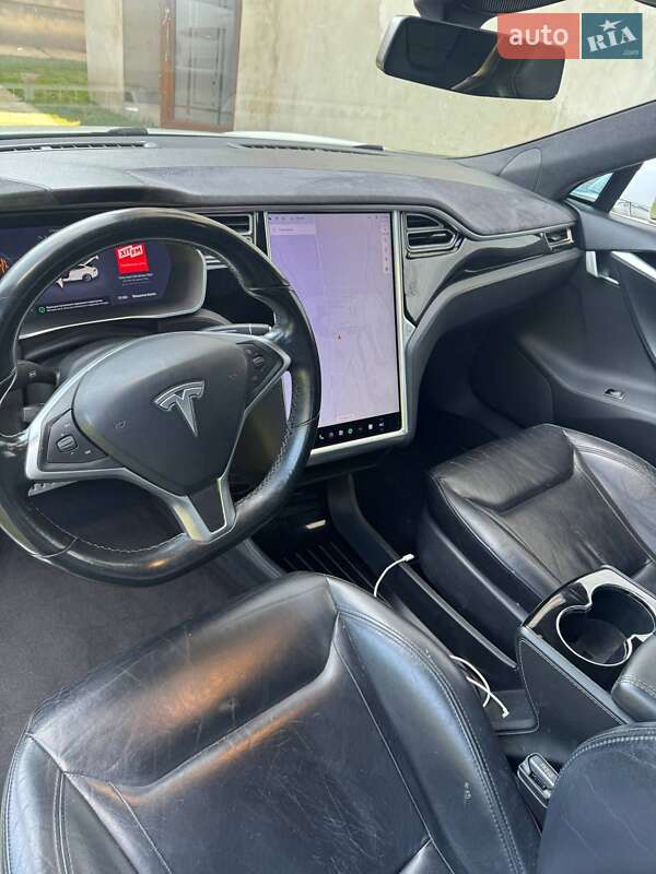 Лифтбек Tesla Model S 2014 в Иршаве