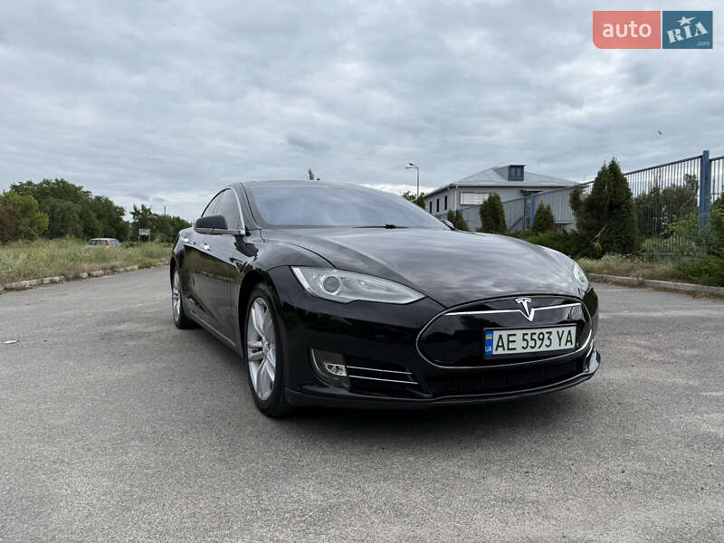 Ліфтбек Tesla Model S 2013 в Дніпрі