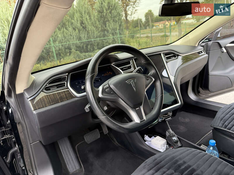 Ліфтбек Tesla Model S 2013 в Дніпрі