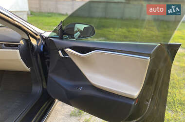 Лифтбек Tesla Model S 2013 в 