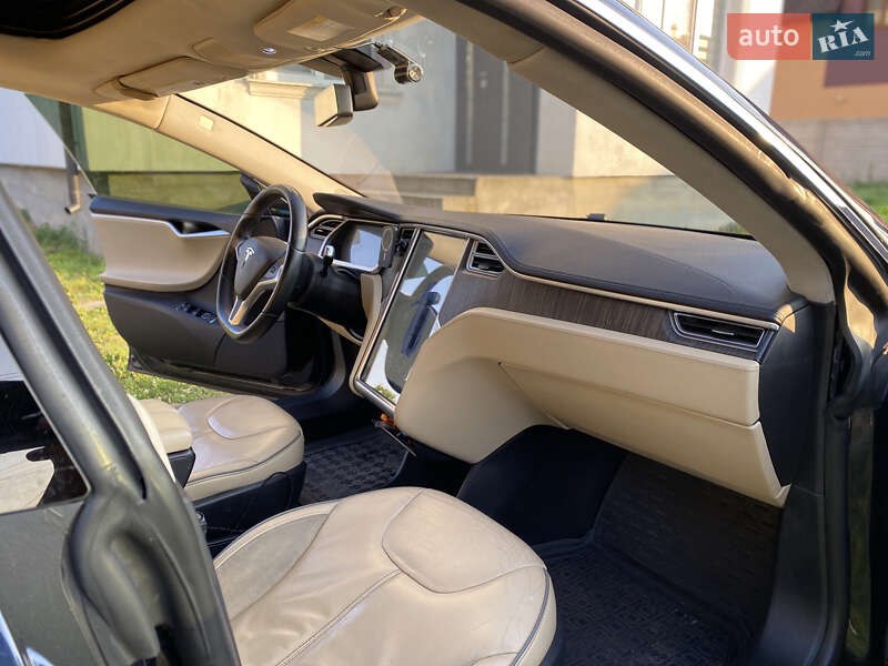 Лифтбек Tesla Model S 2013 в Киеве фото 18 Лифтбек Tesla Model S 2013 в Киеве