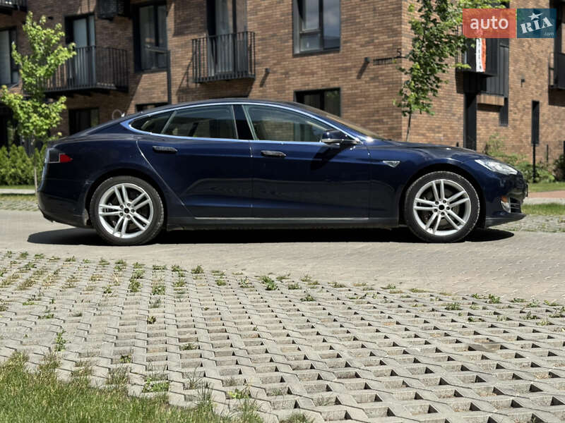 Лифтбек Tesla Model S 2014 в Ивано-Франковске